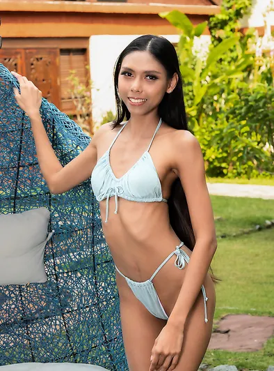 Allie Asia’s Garden Bare-All Bash