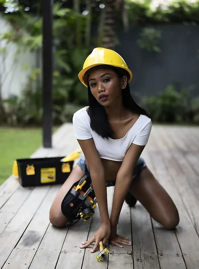 Sheeiziss: Hard Hat Hottie’s Naughty Break