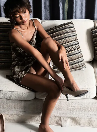 Bare Bliss: Rosah’s Chic Reveal