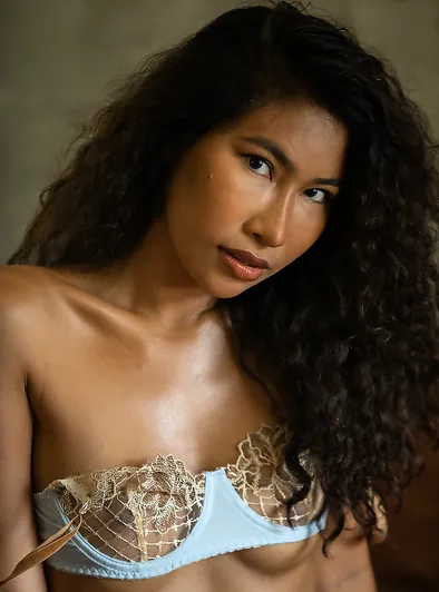 Lingerie Lure: Niki’s Booty Tease