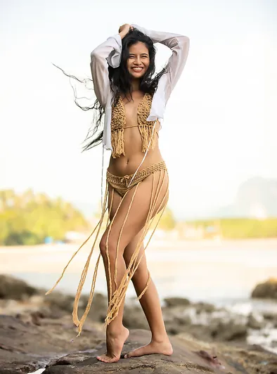 Shoreline Seduction: Bua’s Fringed Fantasy