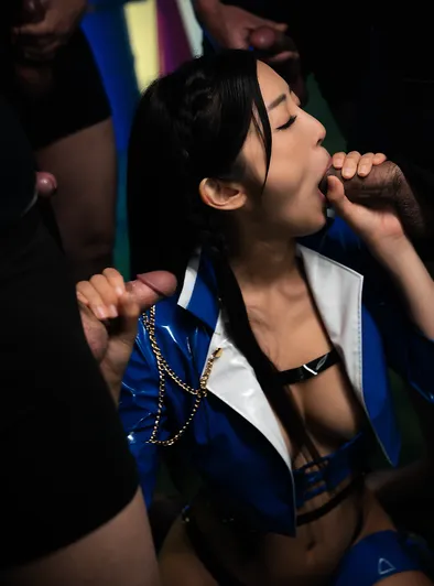 Emiri Momota Queen Latex Cosplay 6