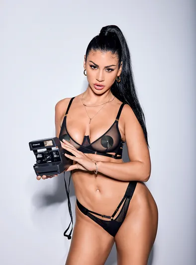 Jennie Rose’s Sensual Awakening with Queenie