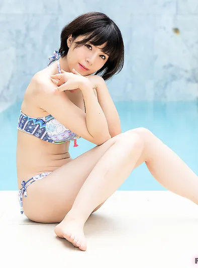 Mari Hirose gives a nice blowjob with sticky ending