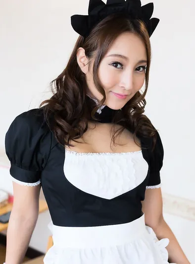 Uika Hoshikawa gives footjob as maid
