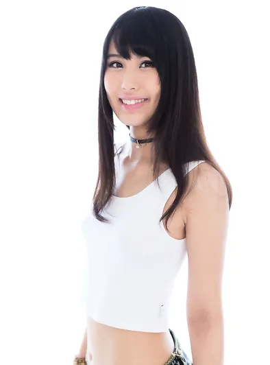 Kotomi Shinosaki shows off her shaved pussy