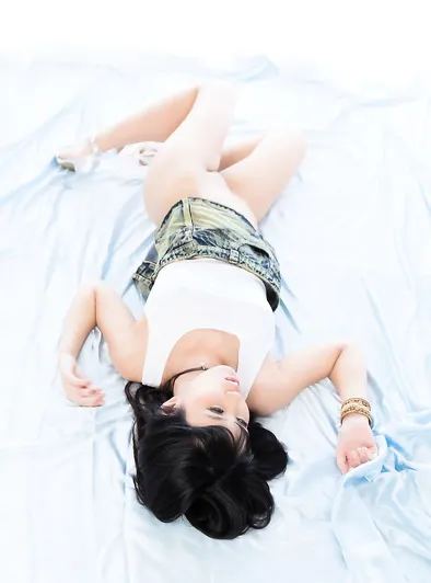 Kotomi Shinosaki shows off her shaved pussy