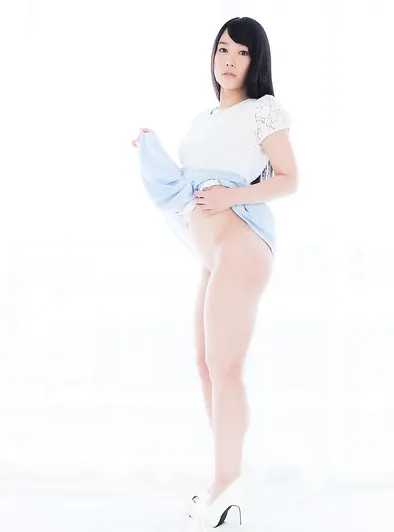 Yui Kasugano’s Hands-On Dress Strip