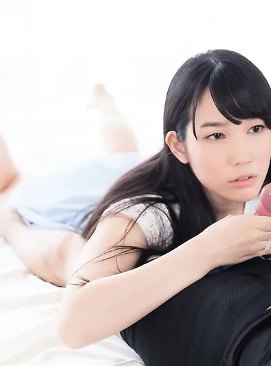 Yui Kasugano’s Hands-On Dress Strip