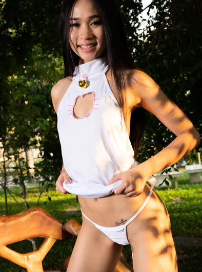 Mayuko’s Slick Oil-Drenched Pussy Show