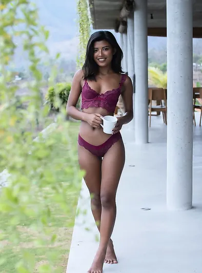 Moana Rosi's Seductive Morning in Paradise