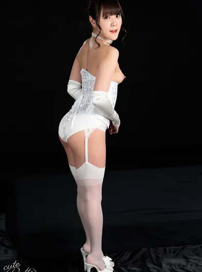 Aya Komatsu’s White Lingerie Showcase