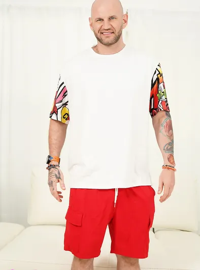 Sakura Lin’s Intense Hussie Pass Debut