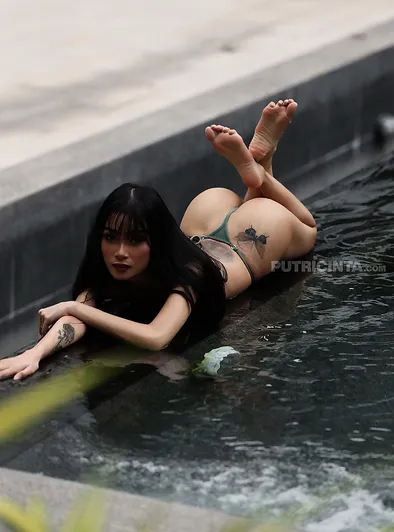 Ryn’s Daring Day of Glam and Play