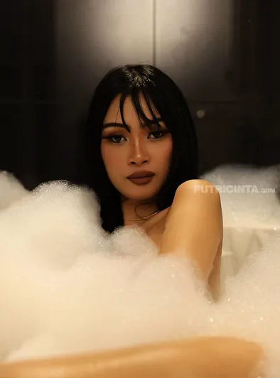 Ryn’s Daring Day of Glam and Play