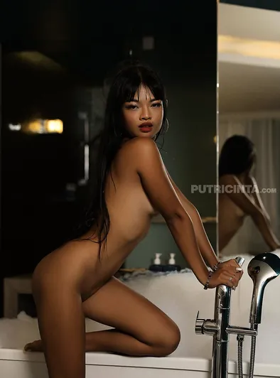 Lilly and Raysileeum In Locked In Together