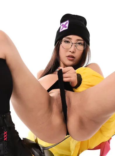 Emiri Momota's Bold Strip and Play