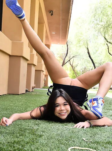 Brianna Arson’s Outdoor Gymnastic Tease