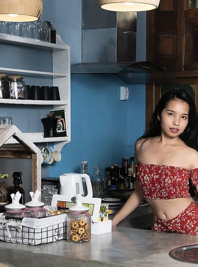 Norah Fingers Her Oiled Up Pussy