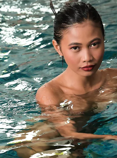 Fujiko Resha Goes Skinny Dipping