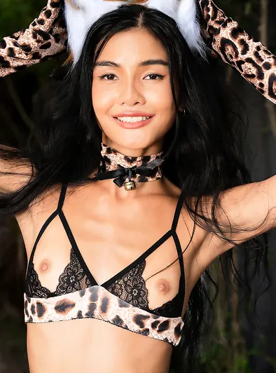 Vina Rae’s Kitty Claws and Pussy Paws