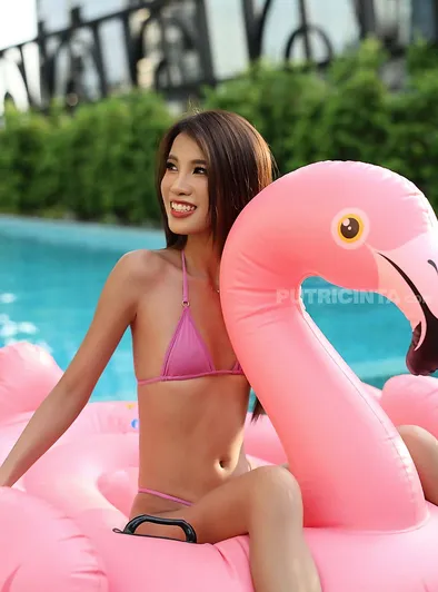 Kitten Zao's Sexy Nude Debut