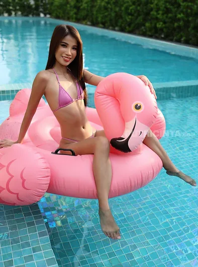 Kitten Zao's Sexy Nude Debut