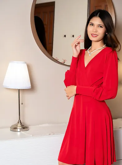 Tan's Hot Striptease to Full Pussy Exposure