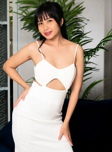 Norah’s Mirror-Ass Admiration