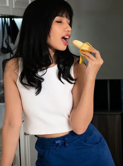 Norah’s Banana-Suck Counter Strip