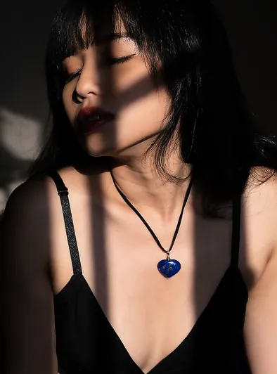 Norah’s Sporty Ass Throne Glow