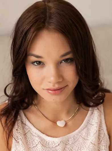 Nici Dee Spreads Legs Wide on Bed