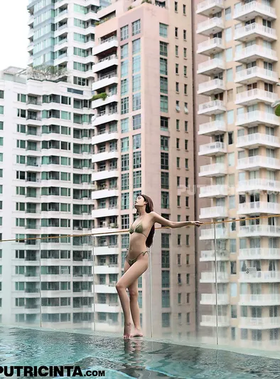 Yumiko Izumi Strips and Plays in Hotel Pool Bath