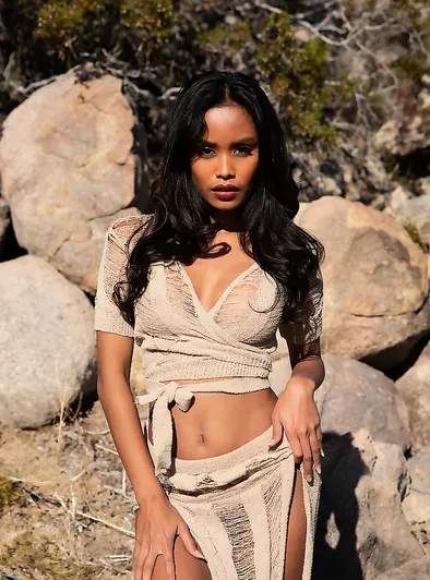 Putri Cinta’s Desert Booty Show