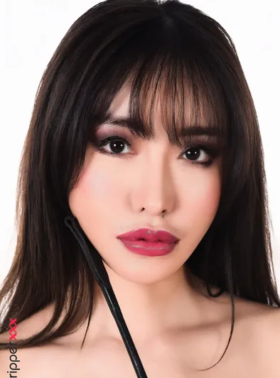 Reina O'hara Dominates Pink Dildo