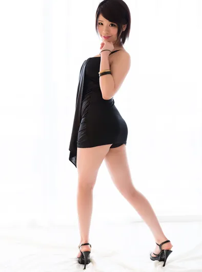 Mei Ashikawa Teases and Shows Shaved Pussy