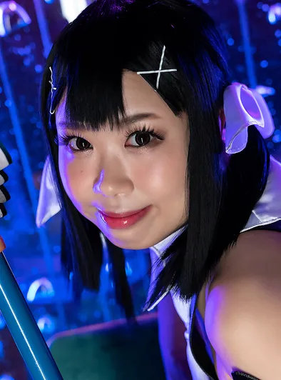 Mayu Sakurai Spreads Her Wet Pussy Cosplay