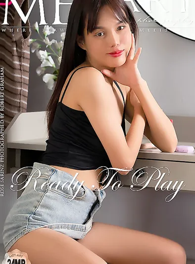 Rose Sarinz Teases Her Tiny Pussy Naked