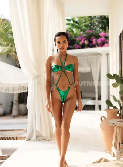 Putri Cinta Strips and Goes Fully Nude in Pool