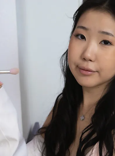 Anna Abit Spreads Her Tight Pussy