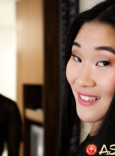 Katana Takes Raw Creampie in Hotel Fuck