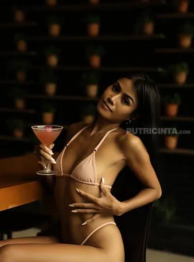 Cookie and Vina Rae in Lesbian Tease