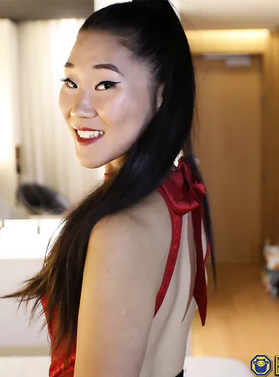 Katana Licks Cock And Gets Hotel Creampie