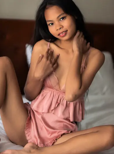 Por Strips And Shows Shaved Pussy on Bed