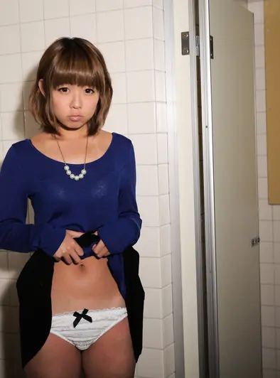Fuu Sazanami Strips Naked At Urinals