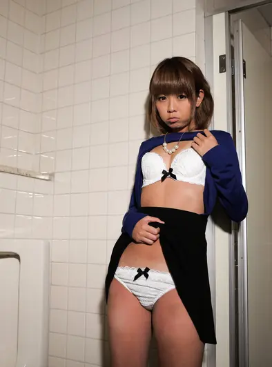 Fuu Sazanami Strips Naked At Urinals