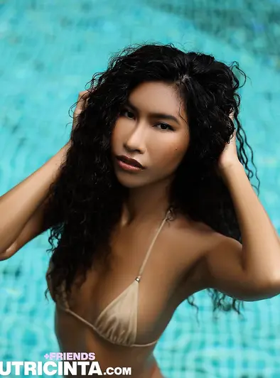 Niki Meow Wet Naked Hotel Playtime