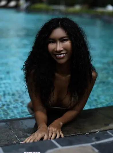 Niki Meow Wet Naked Hotel Playtime
