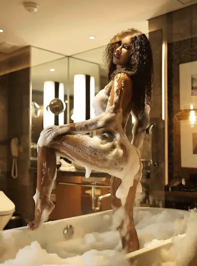 Niki Meow Wet Naked Hotel Playtime