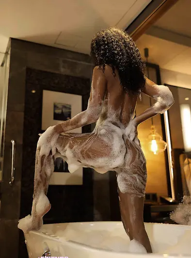 Niki Meow Wet Naked Hotel Playtime